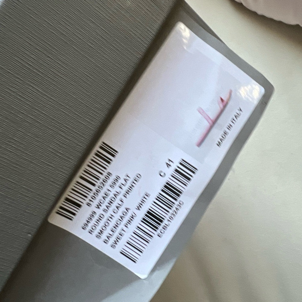 Host Pick 🥳🥳🌸Balenciaga Flat Sandals - Picture 6 of 7